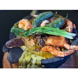 Mar y Tierra Molcajete